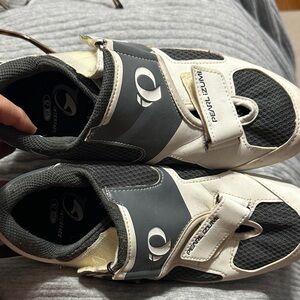Pearl Izumi Black and White Cycling Footwear